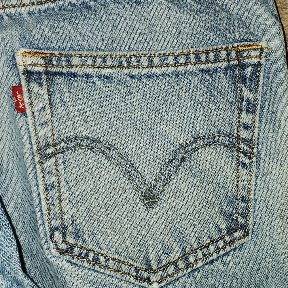 Levis 550 Mens 32x30 Distressed Relaxed Fit Straight Leg Light Wash Jeans Blue